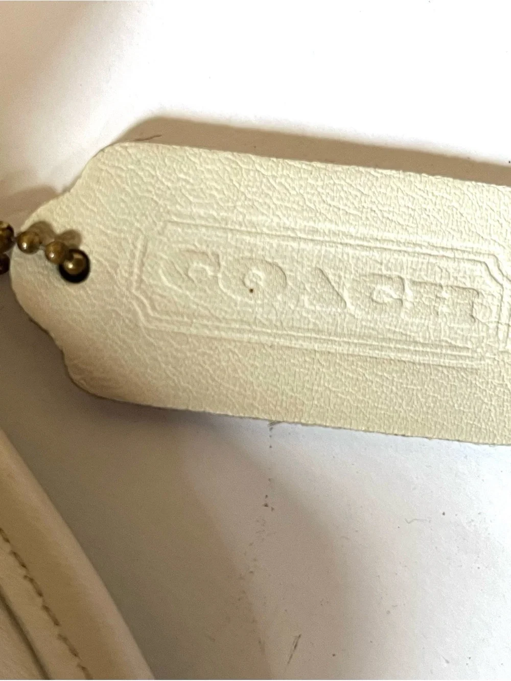 Vintage Coach Chalk White Leather Crossbody Saddle Bag with Turn-Lock - Picture 3 of 4